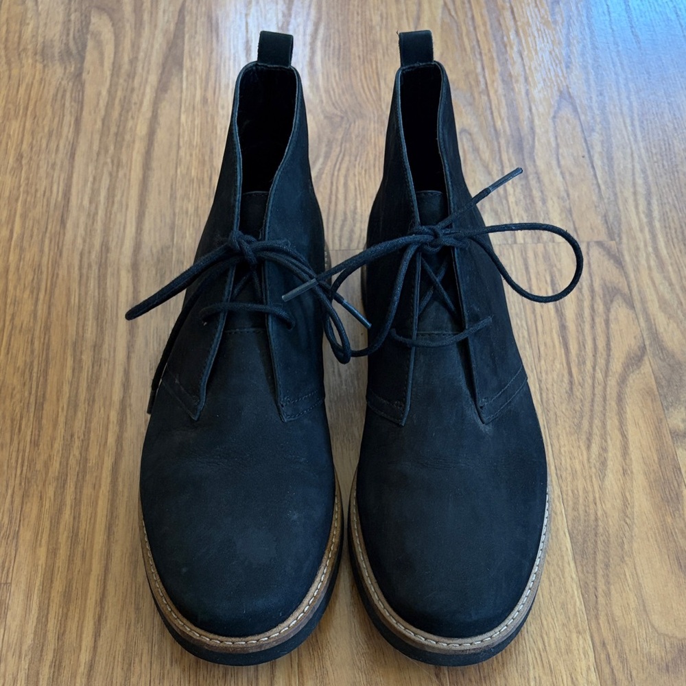 Clarks  Suede Lace-Up Chukka Boots NWOT Size 8